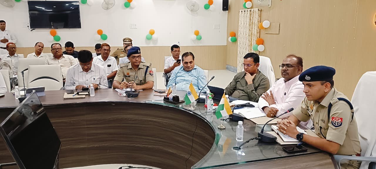 आगामी पर्वों पर शांति-व्यवस्था को लेकर पीस कमेटी की बैठक