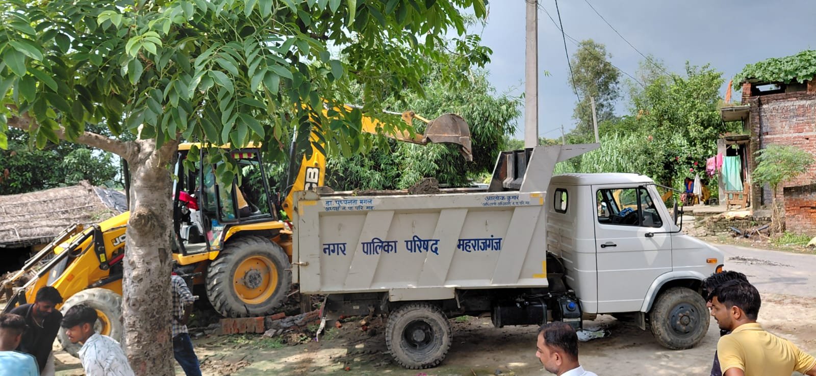 हाईकोर्ट के आदेश पर करमाही(धर्मपुर) में हटाया गया अतिक्रमण का मलबा