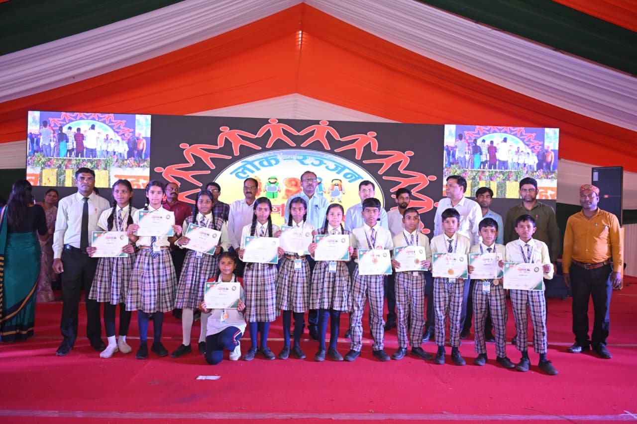 जी डी नेशनल स्कूल धनहा नायक ने महाराजगंज महोत्सव में बिखेरी अपनी प्रतिभा की चमक