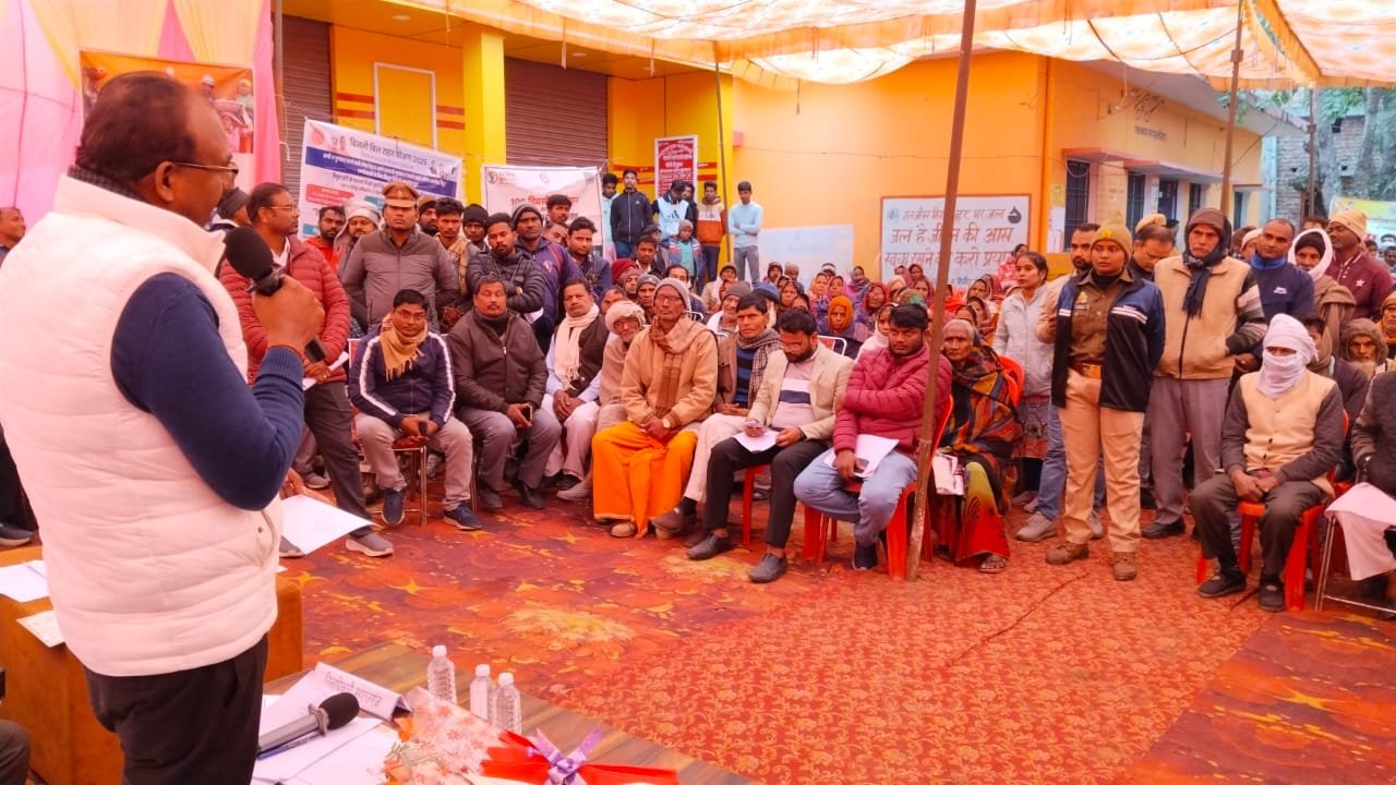 मिठौरा के परसा राजा में प्रशासन गांव की ओर, डीएम ने लगाई ग्राम चौपाल