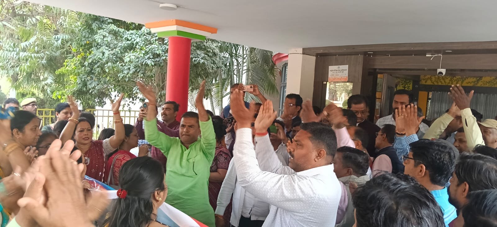 टीचर फेडरेशन ऑफ इंडिया का टेट अनिवार्यता के खिलाफ विशाल धरना