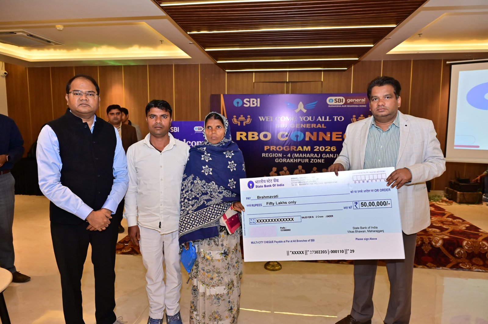 संकट में सहारा: स्टेट बैंक ऑफ इंडिया&nbsp; की विकास भवन शाखा ने दो परिवारों को सौंपी बीमा सहायता