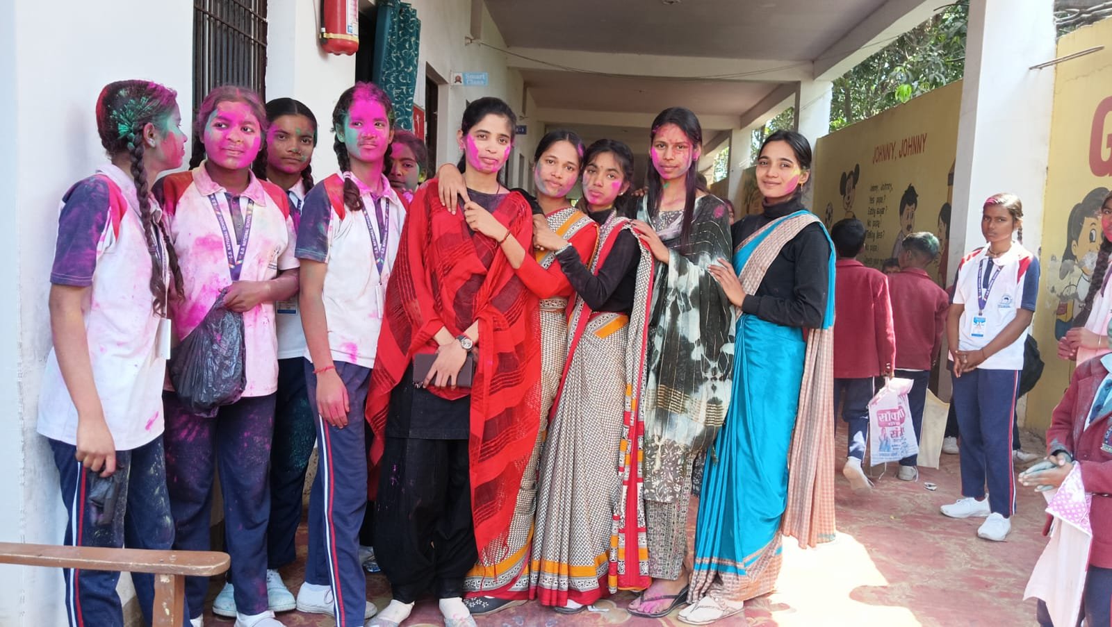 धनहा नायक के जीडी नेशनल स्कूल में धूमधाम से मनाया गया होली मिलन समारोह