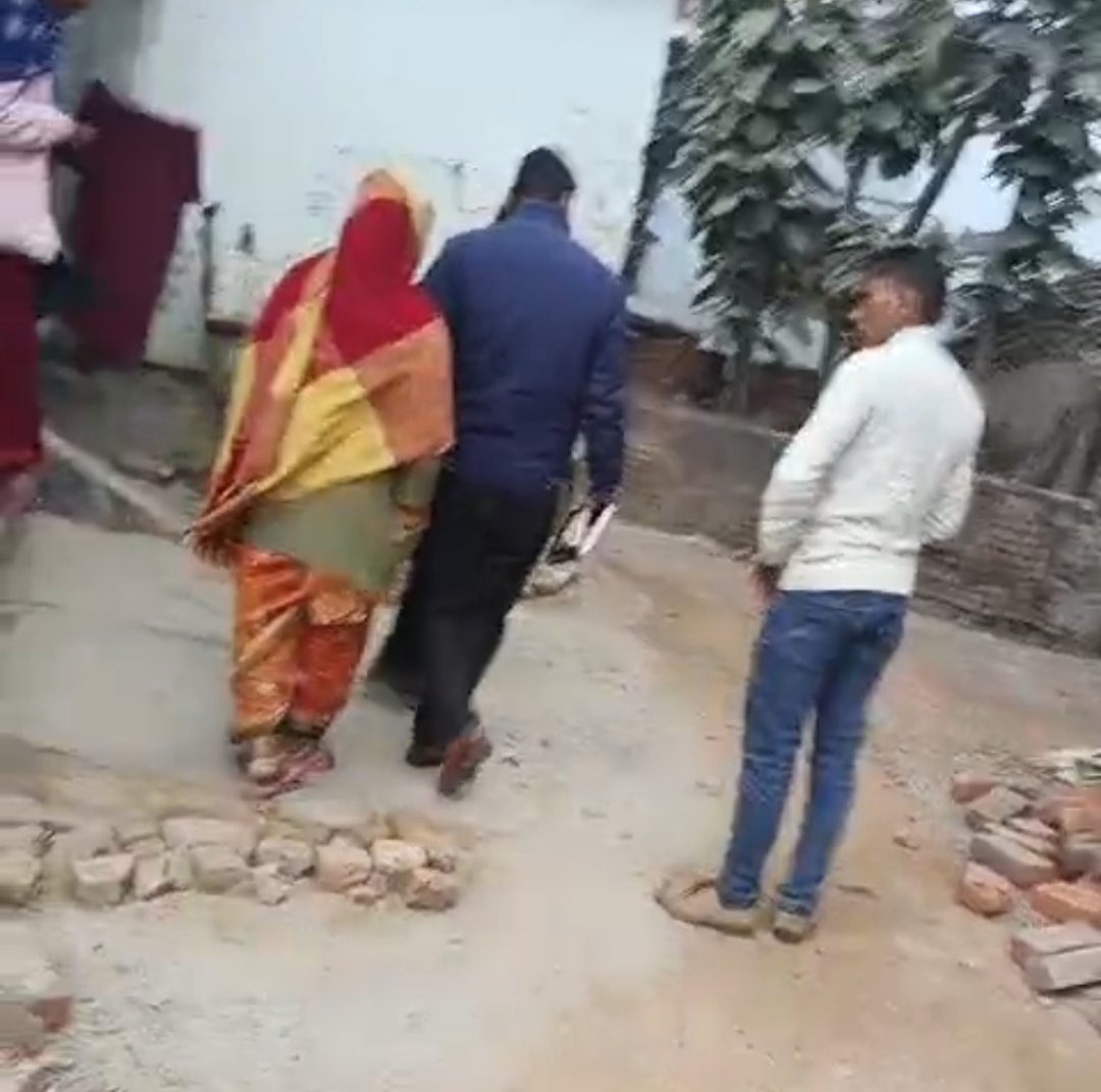 बैरिया में सार्वजनिक रास्ते पर अतिक्रमण का आरोप, पीड़िता ने मुख्यमंत्री पोर्टल पर की शिकायत