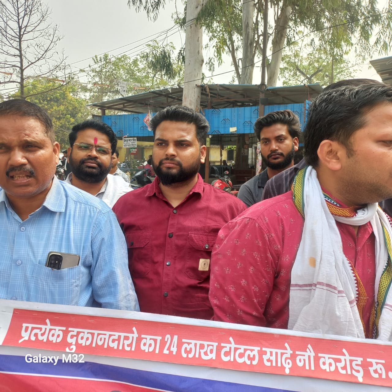 रिकवरी नोटिस पर हड़ताल कर रहे व्यापारियों को राहत, तहसीलदार ने 42 व्यापारियों की रिकवरी कार्रवाई की स्थगित