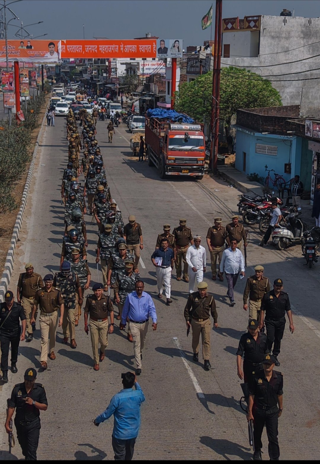 परतावल में सुरक्षा का शक्ति प्रदर्शन, त्योहारों से पहले प्रशासन का फ्लैग मार्च