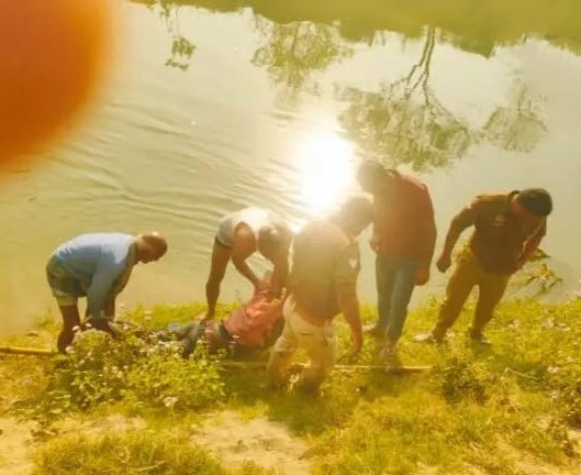 मौन नाले में मिला अज्ञात अधेड़ का शव, पुलिस जांच में जुटी