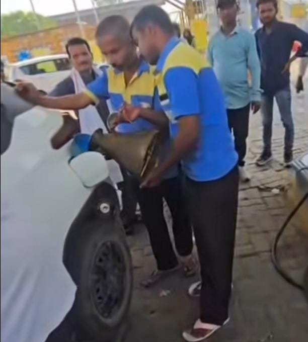 पेट्रोल पंप पर घटतौली का वीडियो वायरल, 37 लीटर की टंकी में 40 लीटर पेट्रोल भरने का दावा