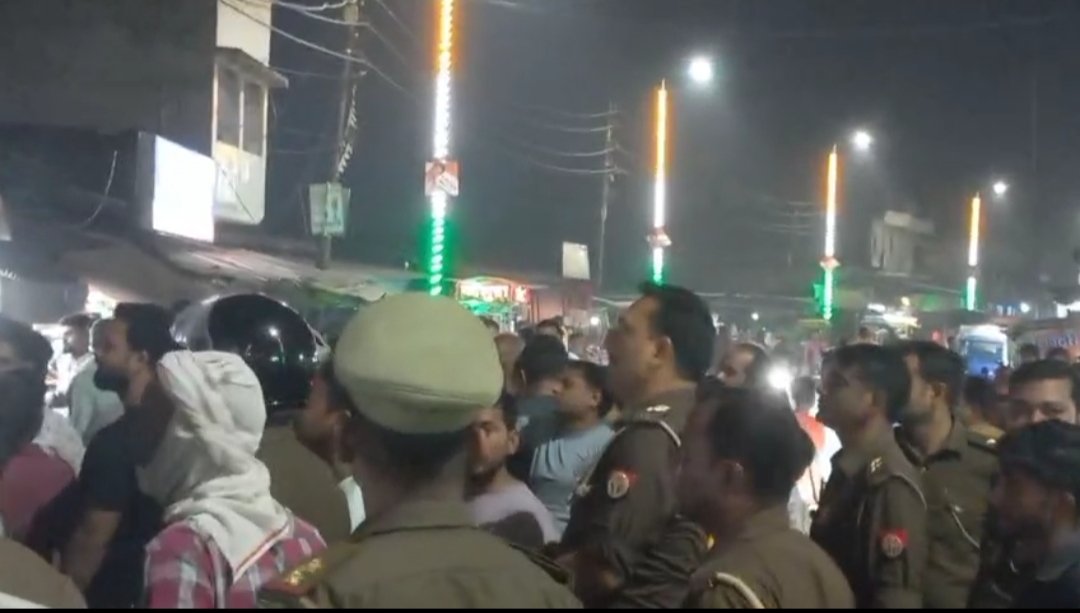 हाइटेंशन तार से किशोर की मौत के बाद NH-730 जाम, मैरिज हाल सीज