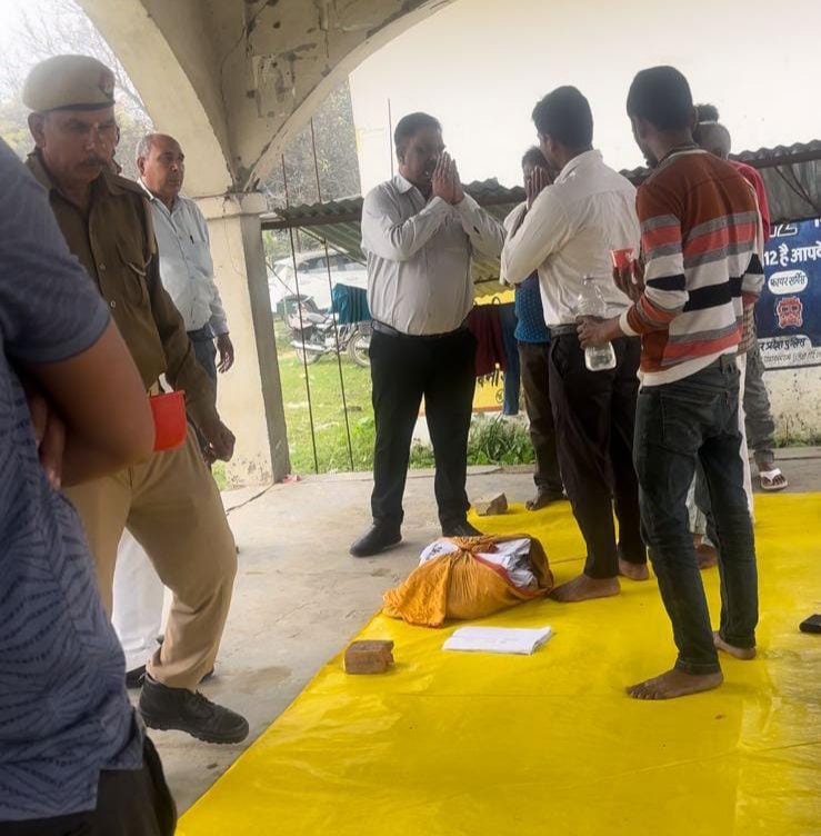 डीएम से वार्ता बेनतीजा, चौथे दिन भी जारी रहा चनकौली के ग्रामीणों का अनशन