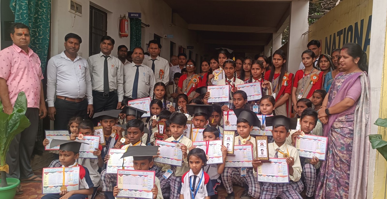 पी.टी.एम. में मेधावी छात्रों का सम्मान, अभिभावकों की रही उत्साहपूर्ण भागीदारी