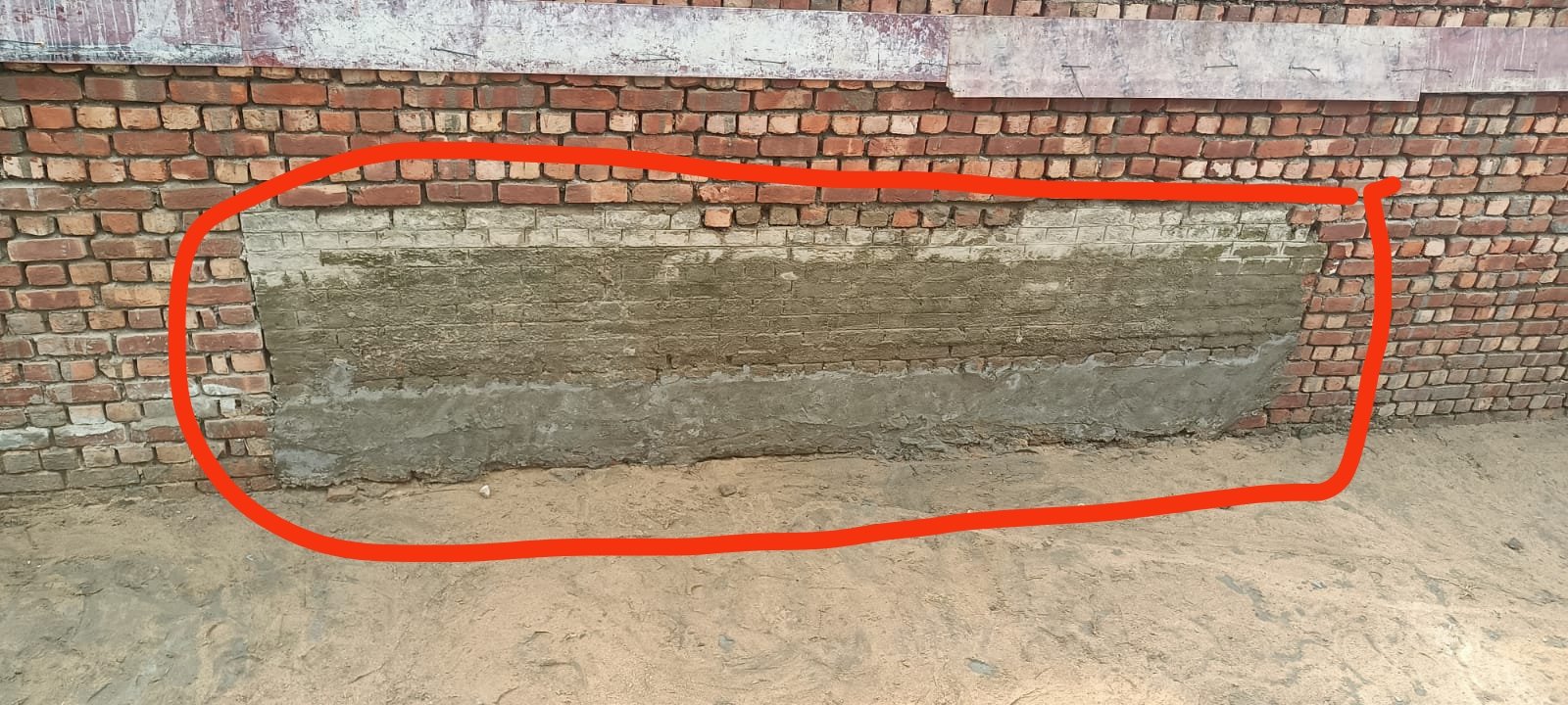 रामपुर बुजुर्ग में निर्माणाधीन पुलिया पर उठे सवाल, जर्जर दीवार पर काम से ग्रामीण नाराज