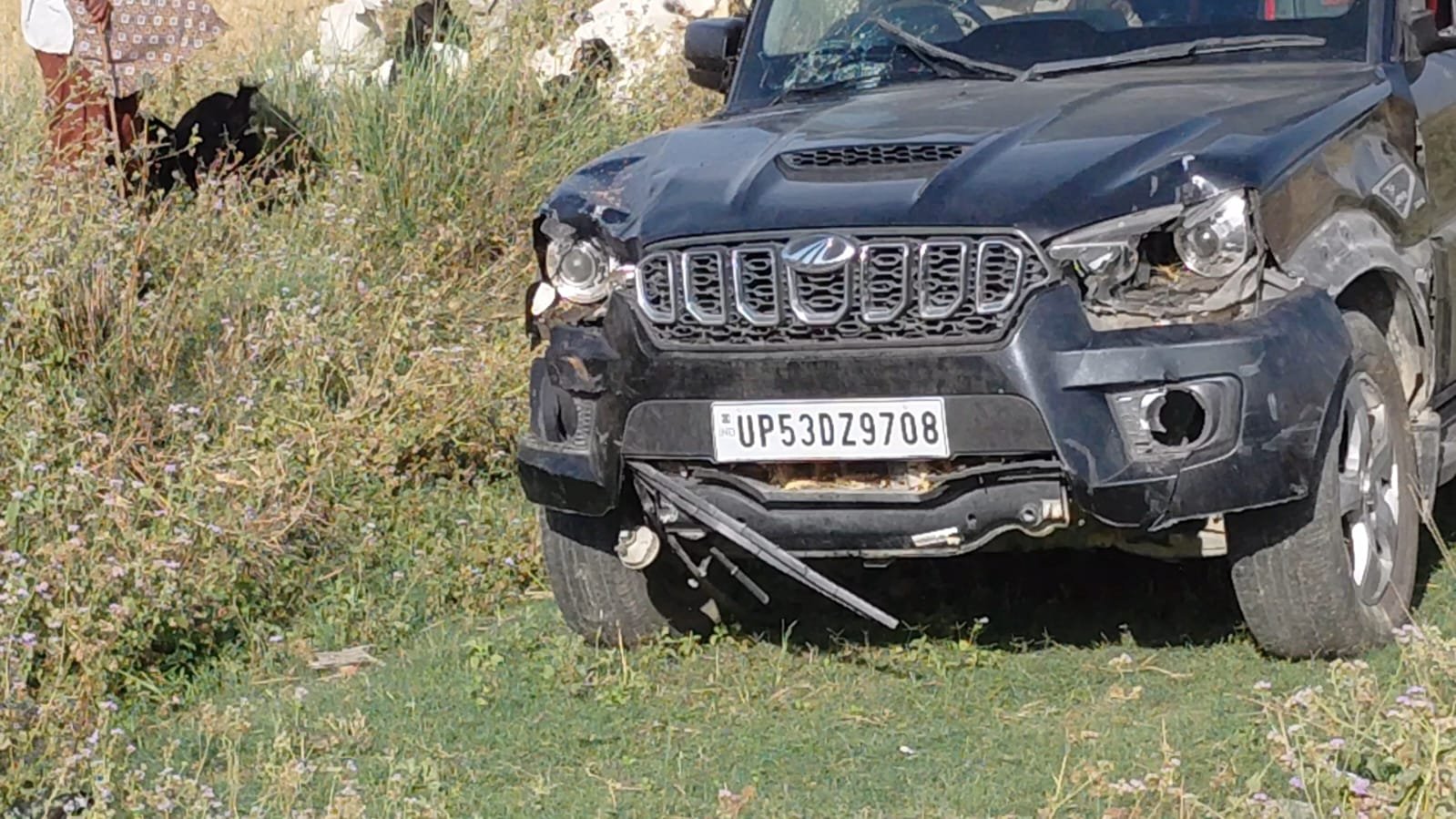 तेज रफ्तार स्कॉर्पियो ने मचाया कहर, बाइक में लगी आग; दो की मौत, महिला जिंदगी से जंग लड़ रही