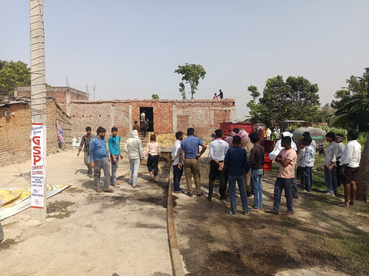 खेत में लगी आग की लपटें पहुंची घर तक , 20 टाली पशुओं का चारा जलकर खाक