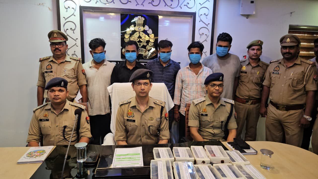 महराजगंज में बड़ा साइबर खुलासा: टेलीग्राम पर ‘पैसा दुगुना-तिगुना’ गिरोह का भंडाफोड़, 5 गिरफ्तार, 1 बाल अपचारी हिरासत में