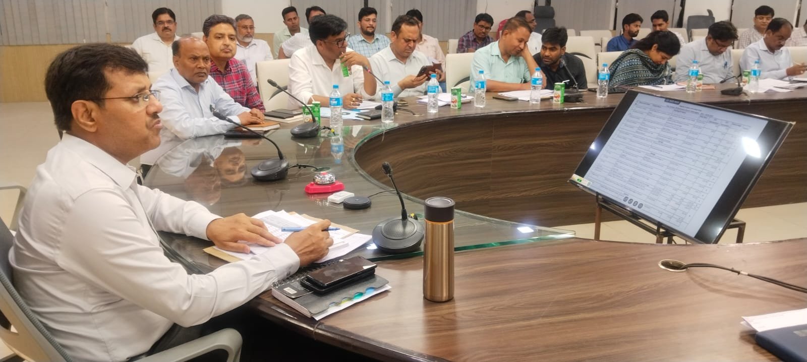 सीएम डैशबोर्ड समीक्षा में फिसड्डी विभागों पर सख्त हुए सीडीओ, एक हफ्ते में सुधार के निर्देश