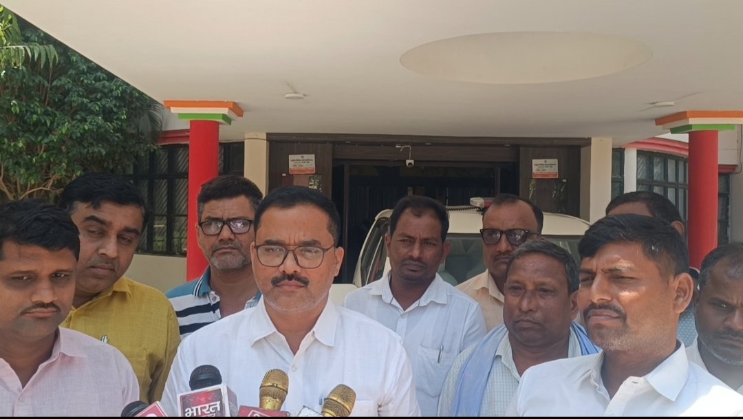 डीपीआरओ से अभद्रता पर भड़का पंचायत कर्मियों का संगठन, कार्रवाई न होने पर कार्य बहिष्कार की चेतावनी