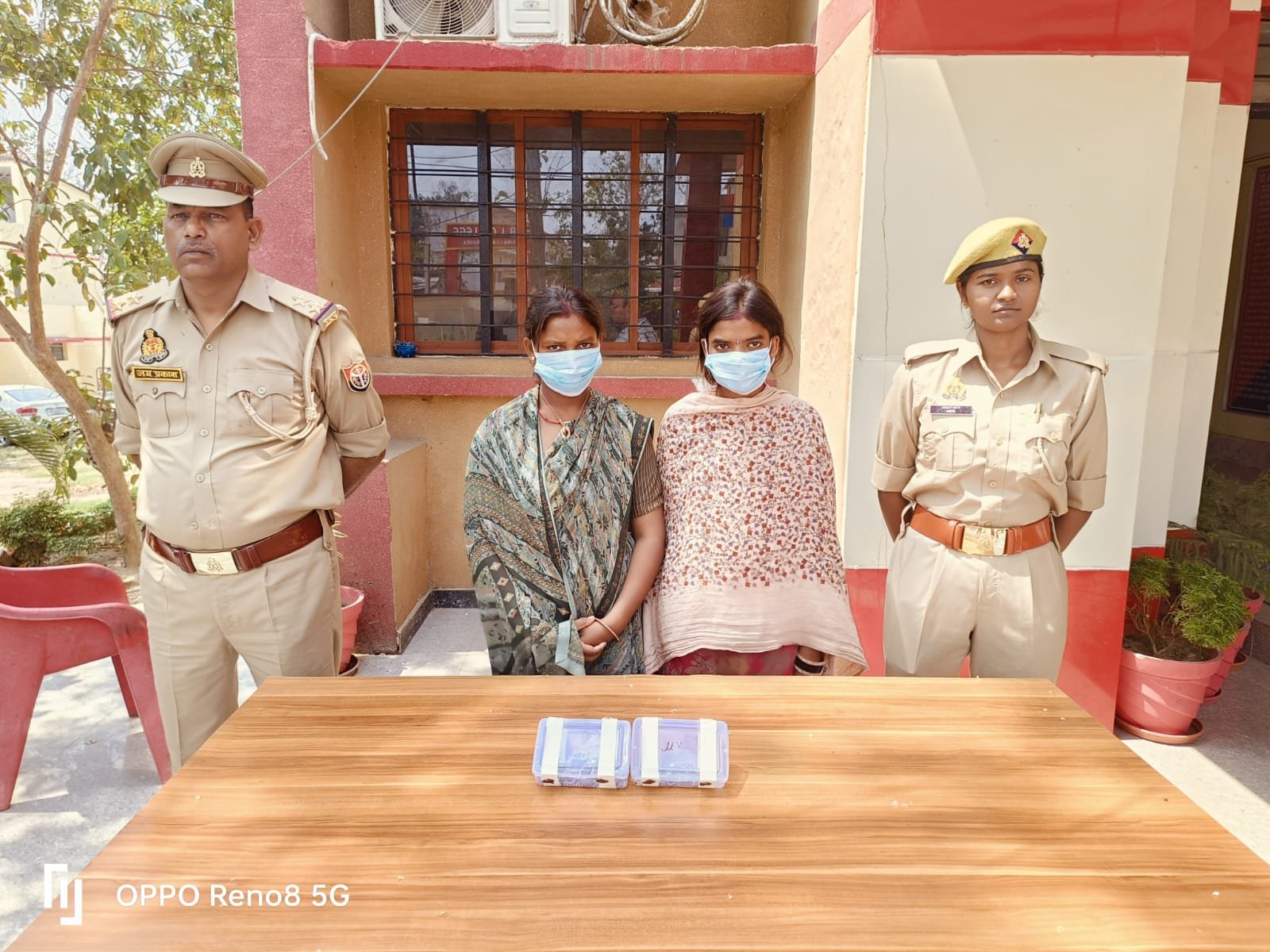 टप्पेबाजी करने वाली शातिर महिलाएं गिरफ्तार, जेवरात बरामद