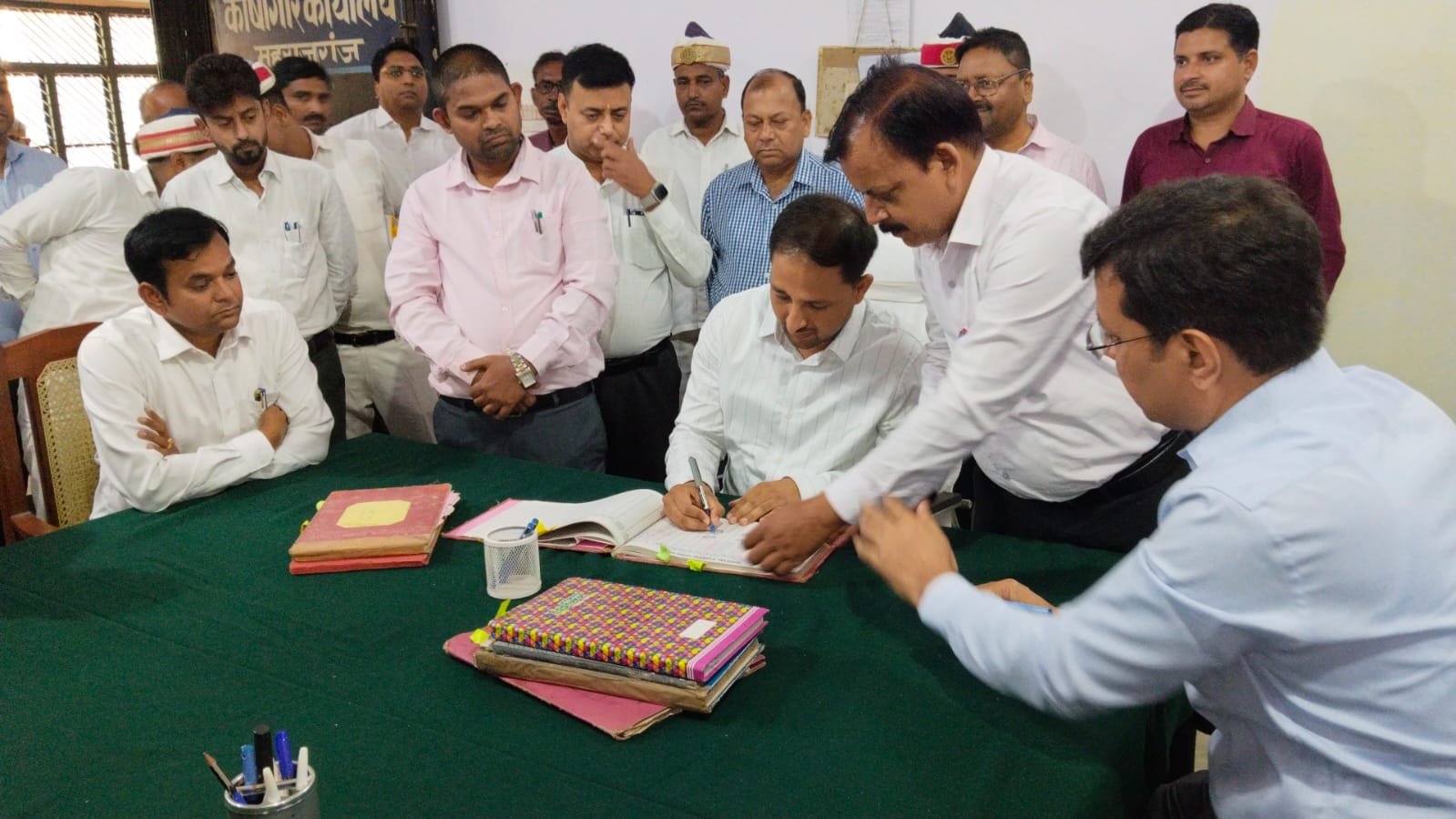 नवागत जिलाधिकारी गौरव सिंह सोगरवाल ने संभाला कार्यभार