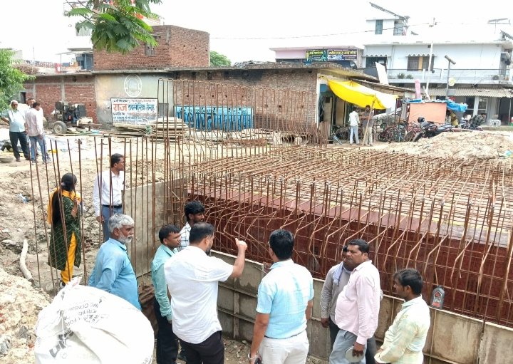 पुलिया निर्माण में मिली अनियमितता, जांच के दौरान भड़के अधिकारी