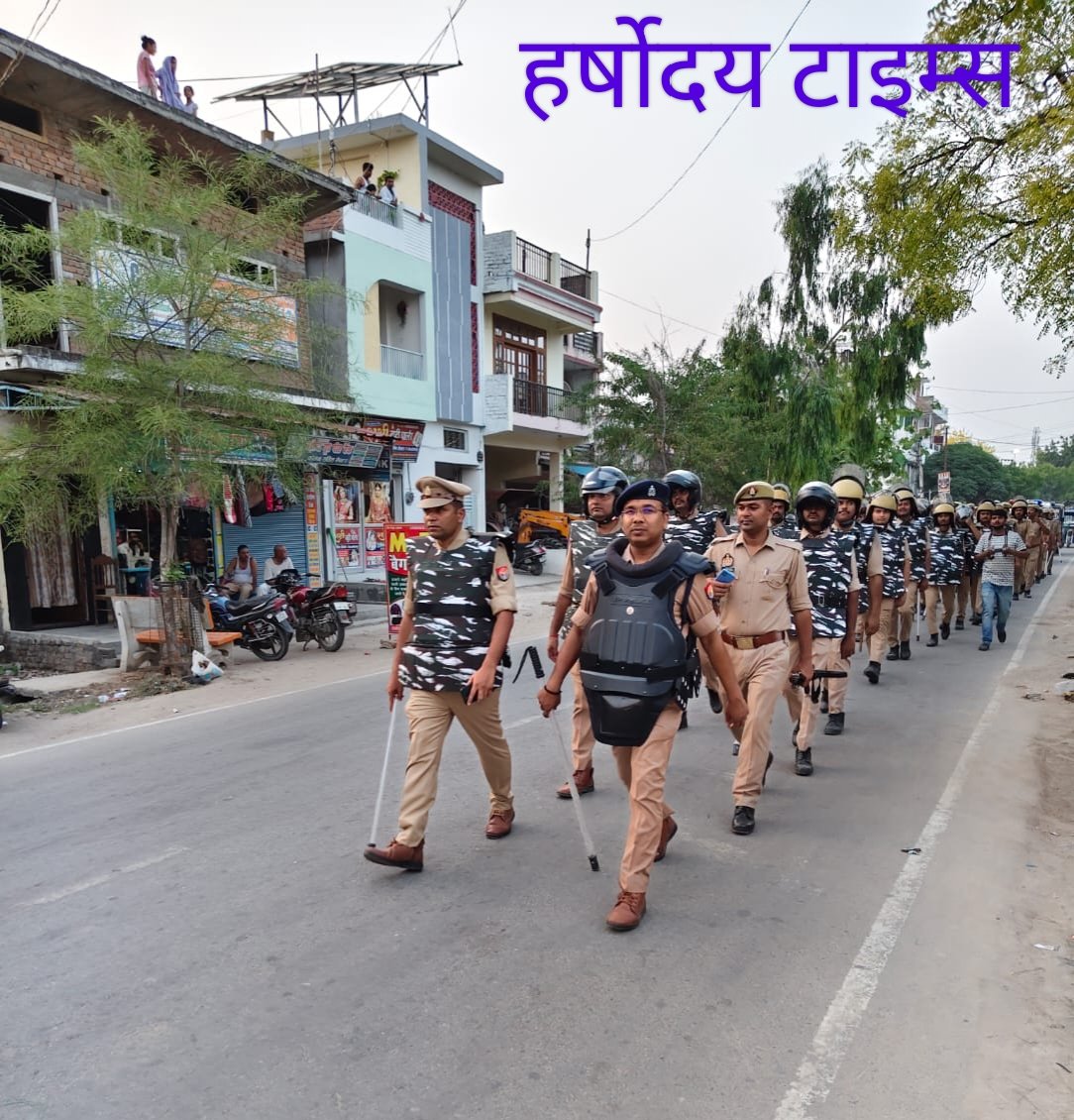 बकरीद पर्व को लेकर सिसवा बाजार में पुलिस का फ्लैग मार्च, शांति व सुरक्षा का दिया संदेश