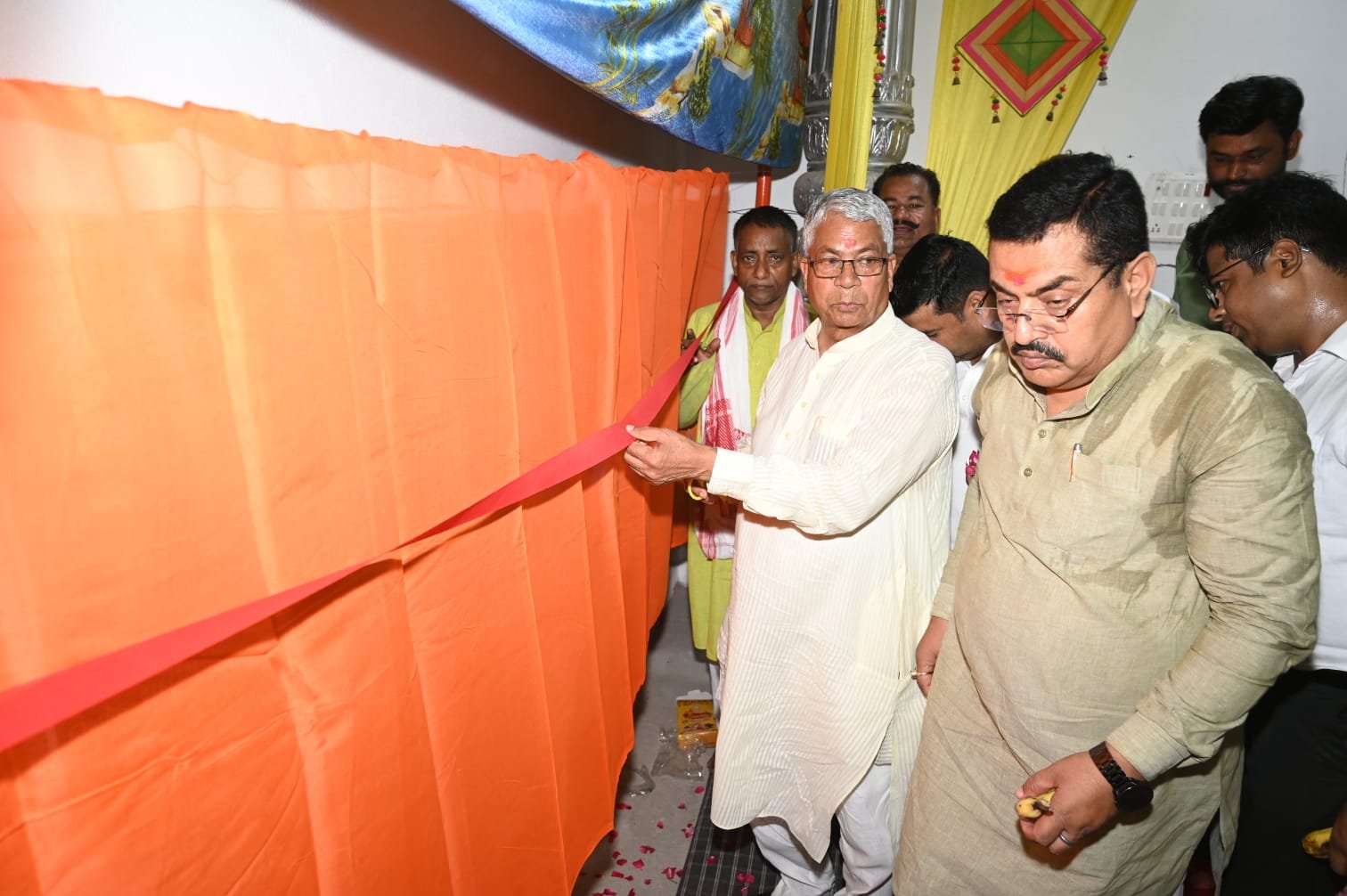 पनियरा क्षेत्र में करोड़ों की सड़क परियोजनाओं का विधायक ज्ञानेंद्र सिंह ने किया शिलान्यास