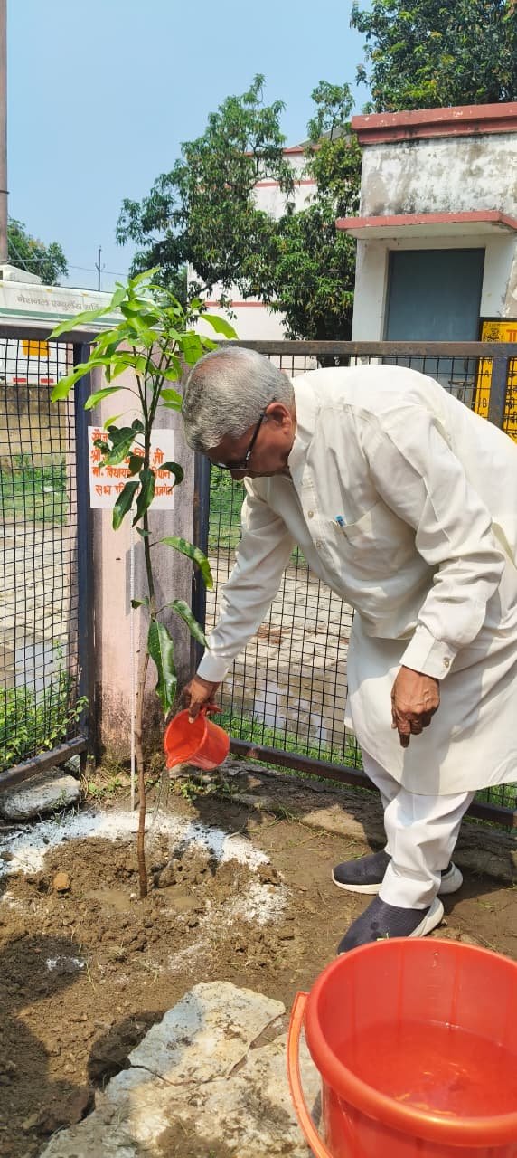 ‘एक पेड़ माँ के नाम’ अभियान के तहत विधायक ज्ञानेंद्र सिंह ने किया वृक्षारोपण