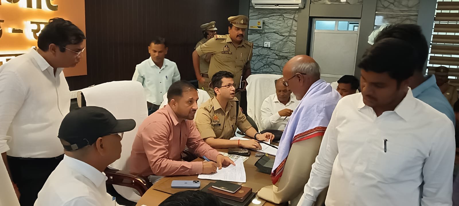 संपूर्ण समाधान दिवस में पहुंचे 45 मामले, लापरवाही पर दो कानूनगो व दो लेखपालों से मांगा स्पष्टीकरण