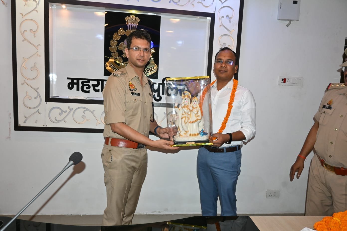 क्षेत्राधिकारी अनिरुद्ध कुमार को भावभीनी विदाई, एसपी ने स्मृति चिन्ह देकर किया सम्मानित
