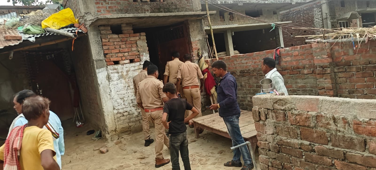 शादी के डेढ़ माह बाद ही बुझ गई जीवन की लौ, कमरे में फंदे से लटकी मिली नवविवाहिता