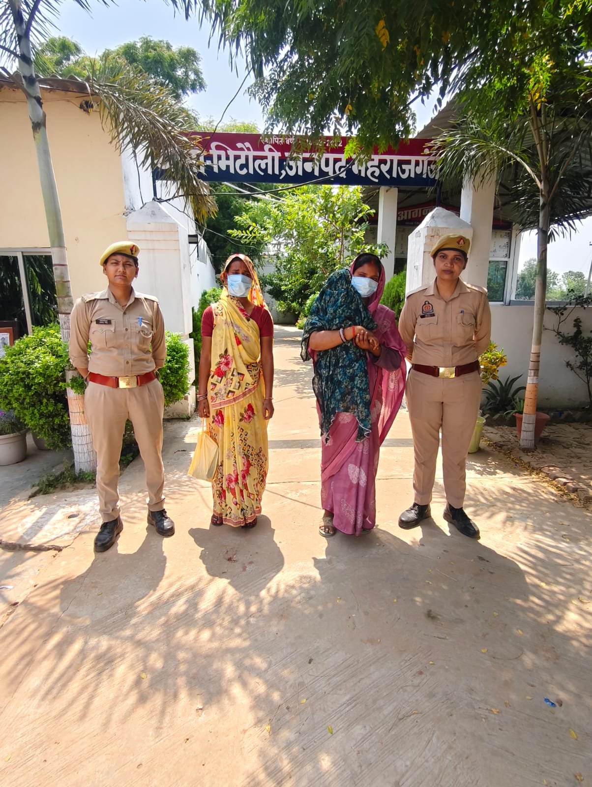 ई-रिक्शा और टेम्पो में महिलाओं को बातों में उलझाकर मंगलसूत्र चोरी करने वाली दो शातिर महिलाएं गिरफ्तार