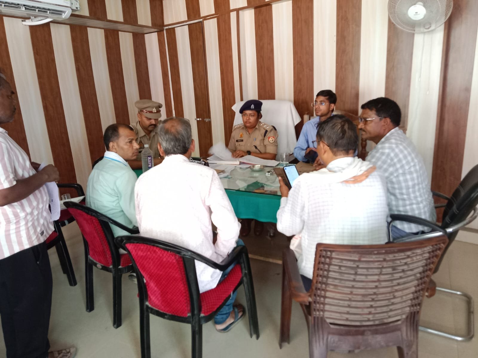 थाना समाधान दिवस में पहुंचीं सीओ फरेंदा, राजस्व-पुलिस ने संयुक्त रूप से सुनीं शिकायतें