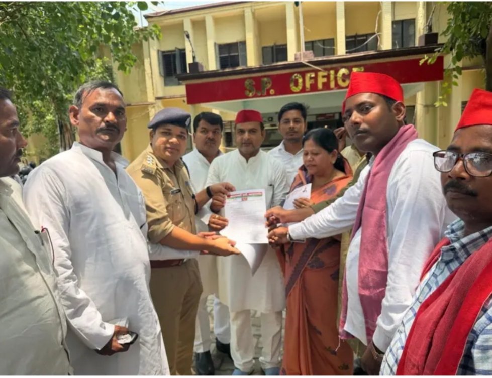 पूर्व मुख्यमंत्री अखिलेश यादव की पुत्री पर कथित आपत्तिजनक टिप्पणी से सियासी गर्मी, सपा नेताओं ने की कार्रवाई की मांग