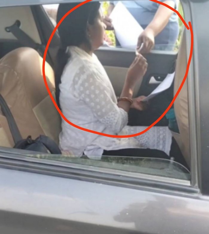 रिश्वतखोरी के आरोप में महिला लेखपाल निलंबित, डीएम ने की कार्रवाई
