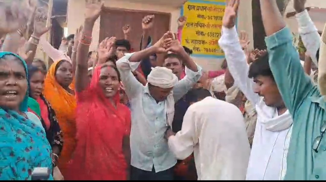 चकबंदी में अनियमितताओं का आरोप, किसानों ने किया प्रदर्शन
