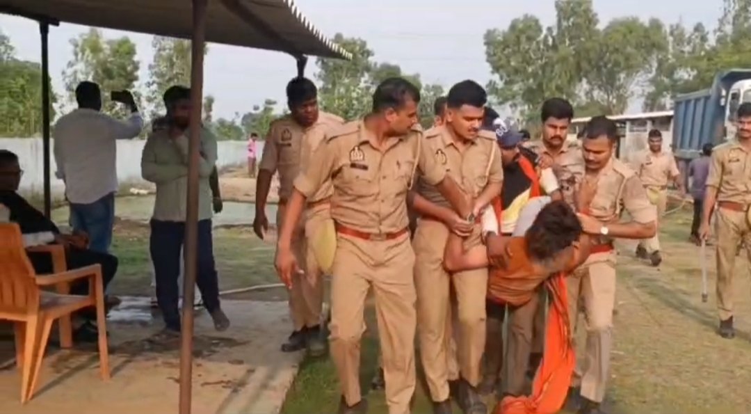 मदनपुरा गोसदन में दो गौवंशों की मौत पर हंगामा, कार्रवाई की मांग को लेकर डटे कार्यकर्ता