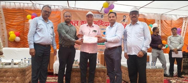 सर्वाधिक नए प्रवेश पर चमका बागापार द्वितीय विद्यालय, जिला स्तर पर हुआ सम्मानित