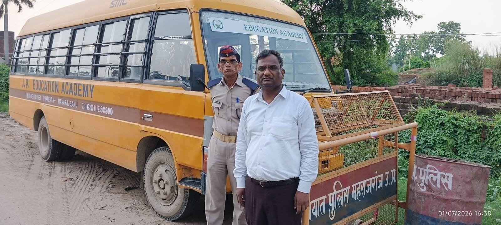 मिशन सेफ फ्यूचर: स्कूल वाहनों की जांच, बिना फिटनेस चल रही बस सीज, तीन वाहनों का चालान