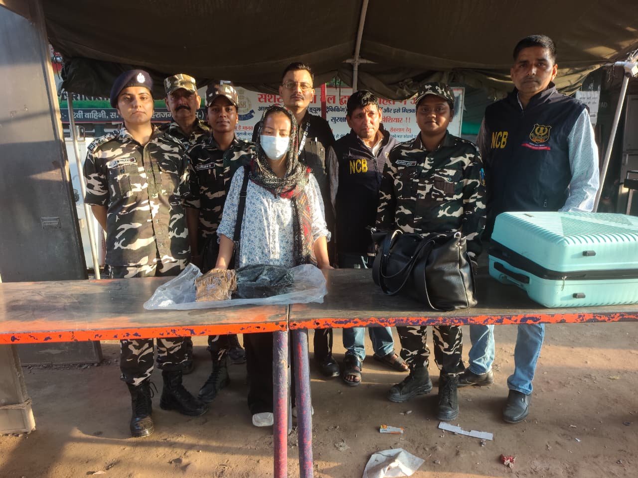 सोनौली बॉर्डर पर नशा तस्करी की बड़ी खेप पकड़ी गई, 2.5 किलो मेथाक्वॉलोन के साथ महिला गिरफ्तार