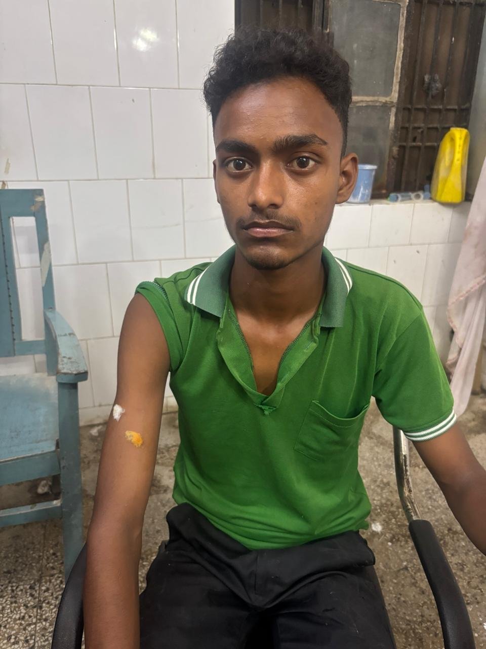 बाइक पर बैठे किशोर पर तेंदुए का हमला, पीठ और हाथ पर किए वार