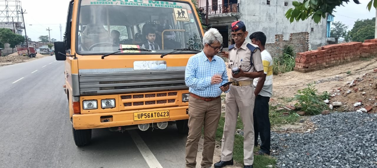‘मिशन सेफ फ्यूचर’ अभियान में कार्रवाई तेज, तीन स्कूली वाहनों का चालान, एक अवैध वाहन सीज