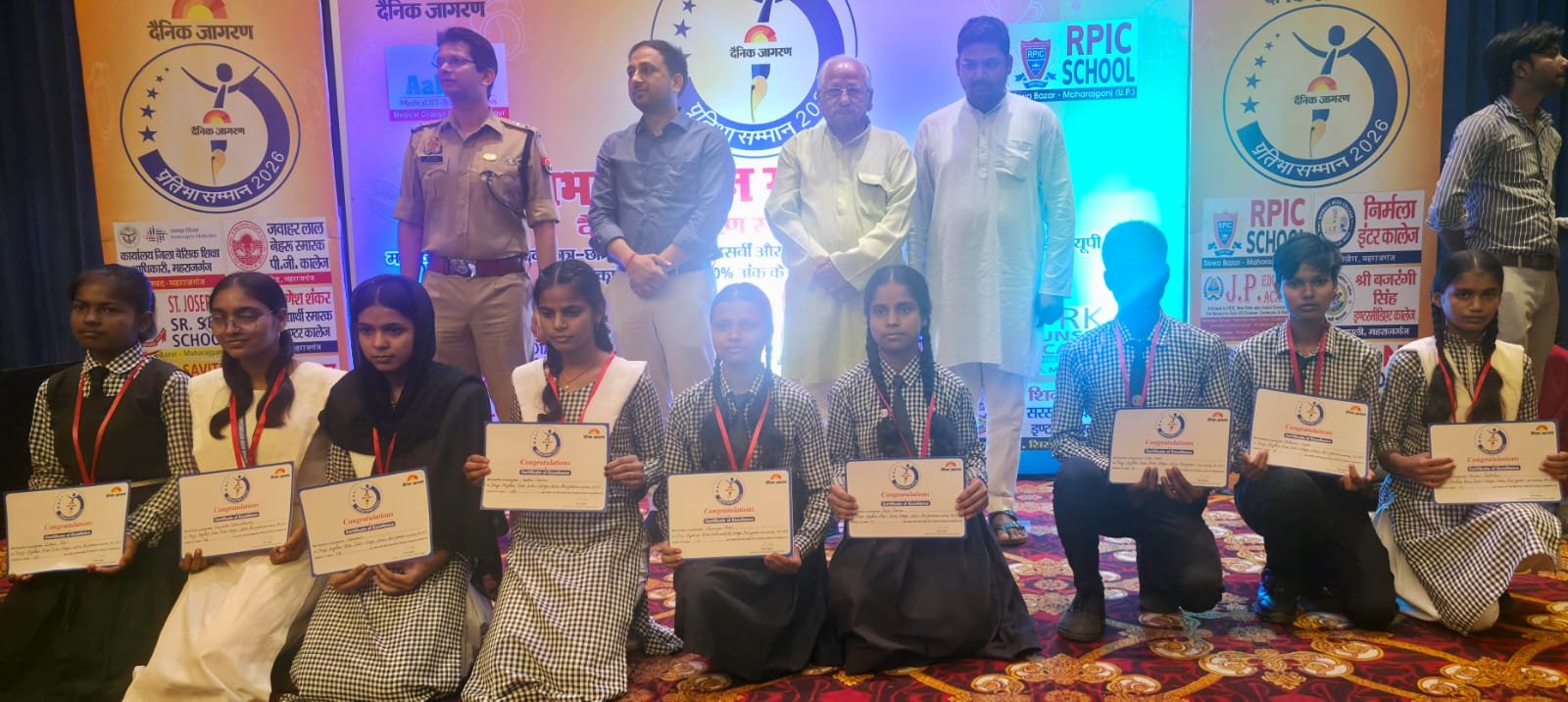 दैनिक जागरण प्रतिभा सम्मान समारोह में मेधावियों का हुआ सम्मान