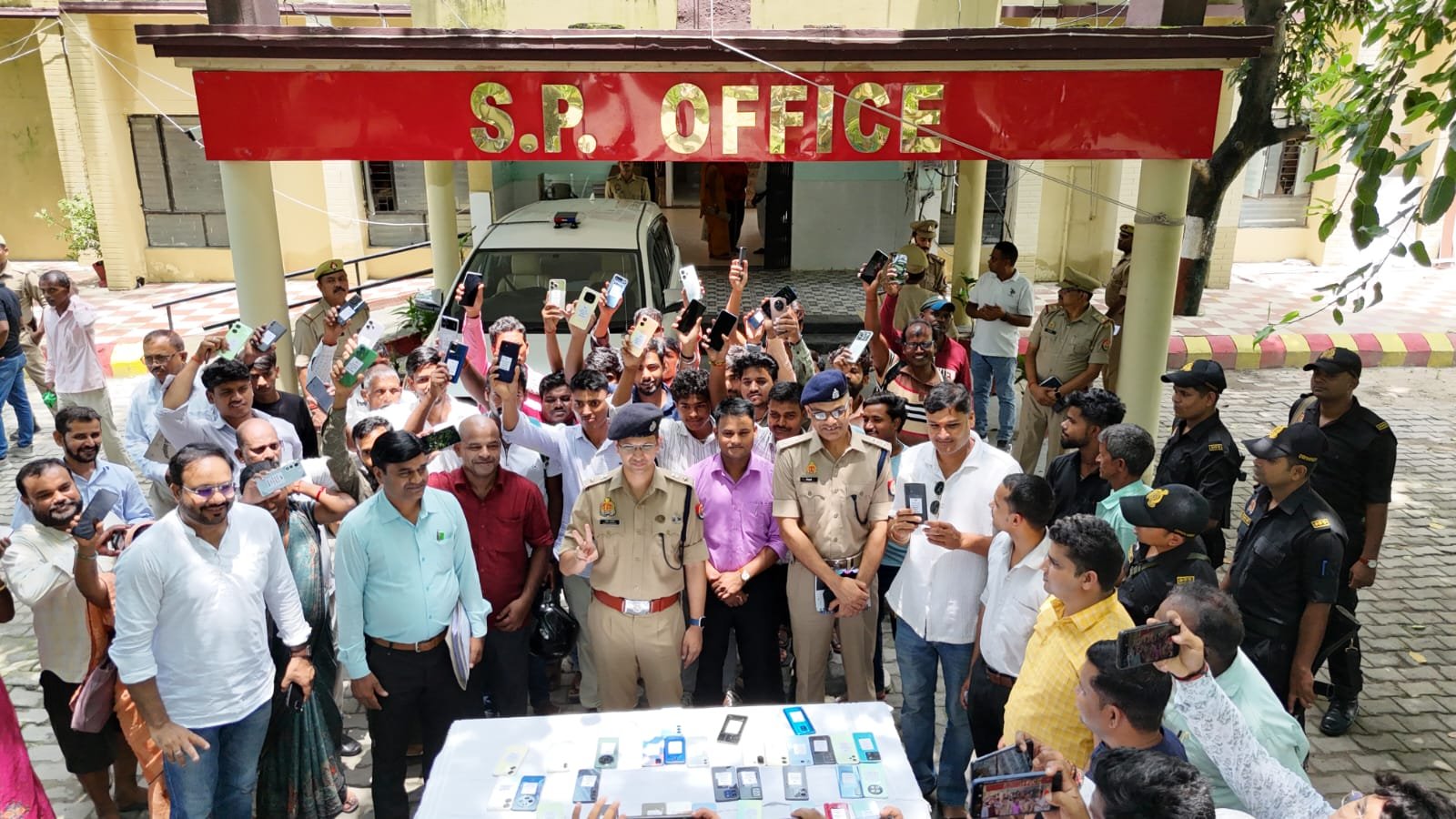 CEIR पोर्टल से महराजगंज पुलिस की बड़ी सफलता, 35 लाख रुपये के 110 खोए मोबाइल लौटाए