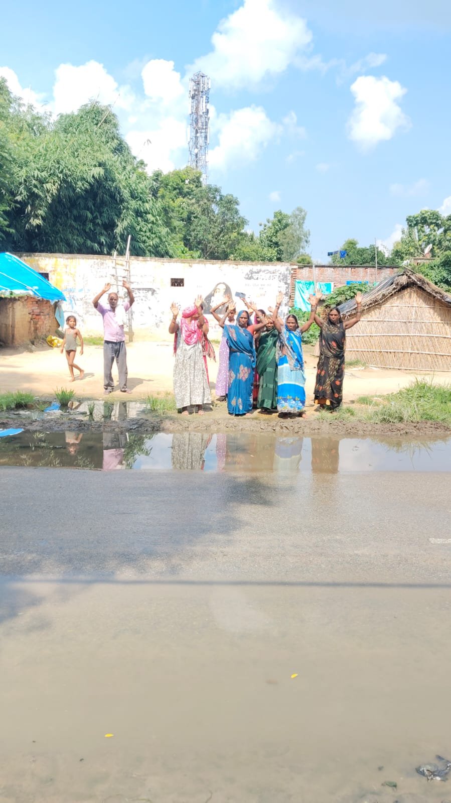 गोपाला में नाले के गंदे पानी से त्रस्त ग्रामीणों का प्रदर्शन, कार्रवाई न होने पर आंदोलन की चेतावनी