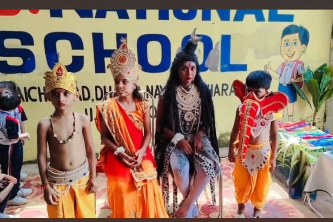 सावन के प्रथम दिन शिव-पार्वती की मनमोहक प्रस्तुति ने मोहा मन