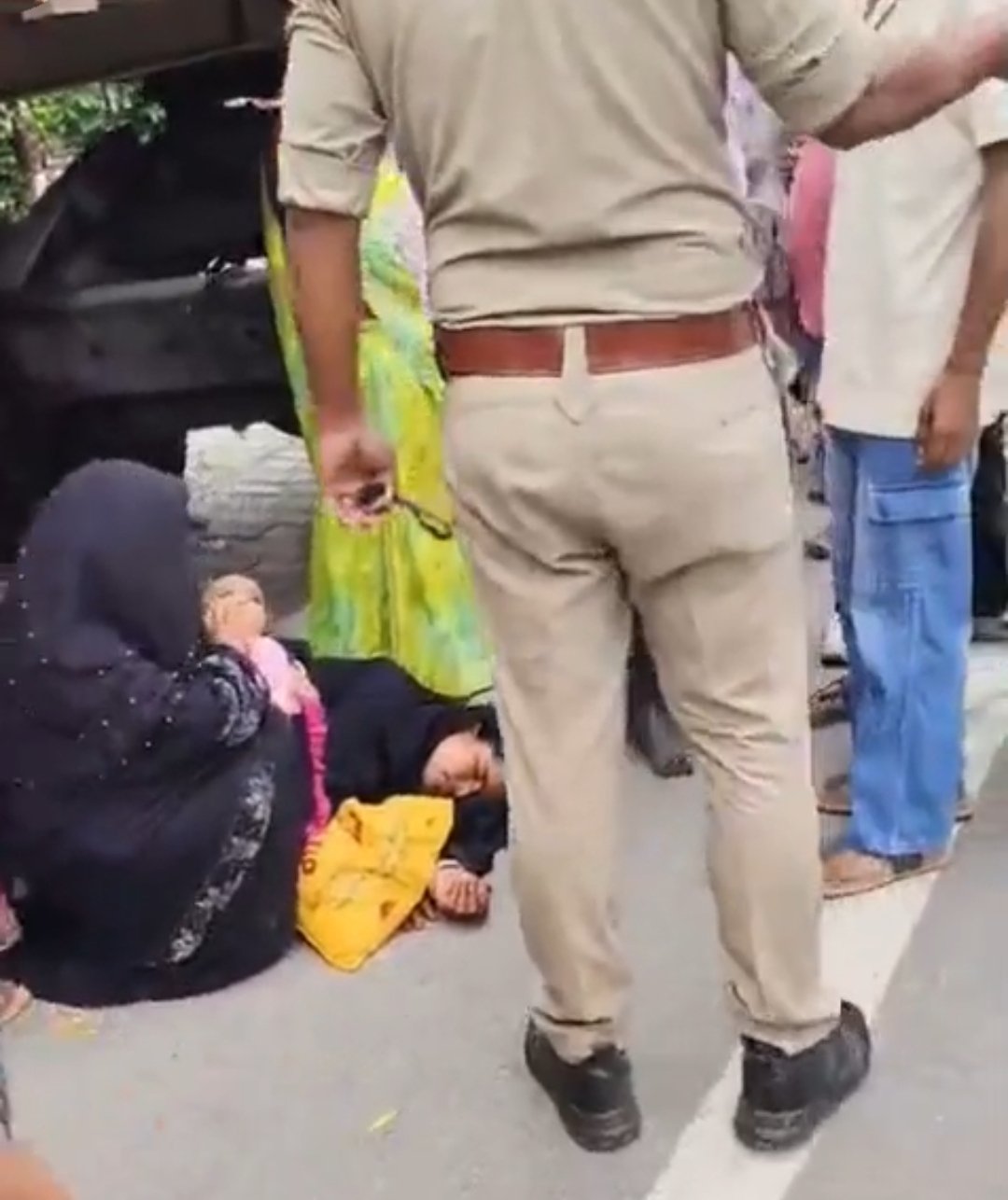 परतावल चौकी के सामने सड़क हादसा, चार वर्षीय बच्ची समेत चार घायल