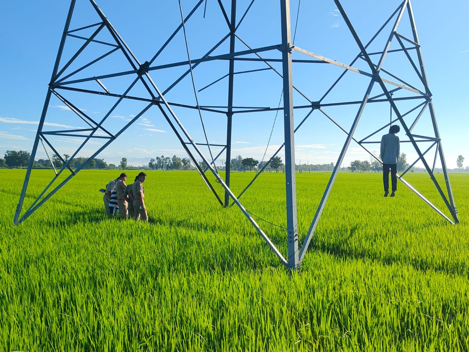 रुद्रौली के सिवान में टावर के पास मिला 16 वर्षीय किशोर का शव, गांव में मचा हड़कंप