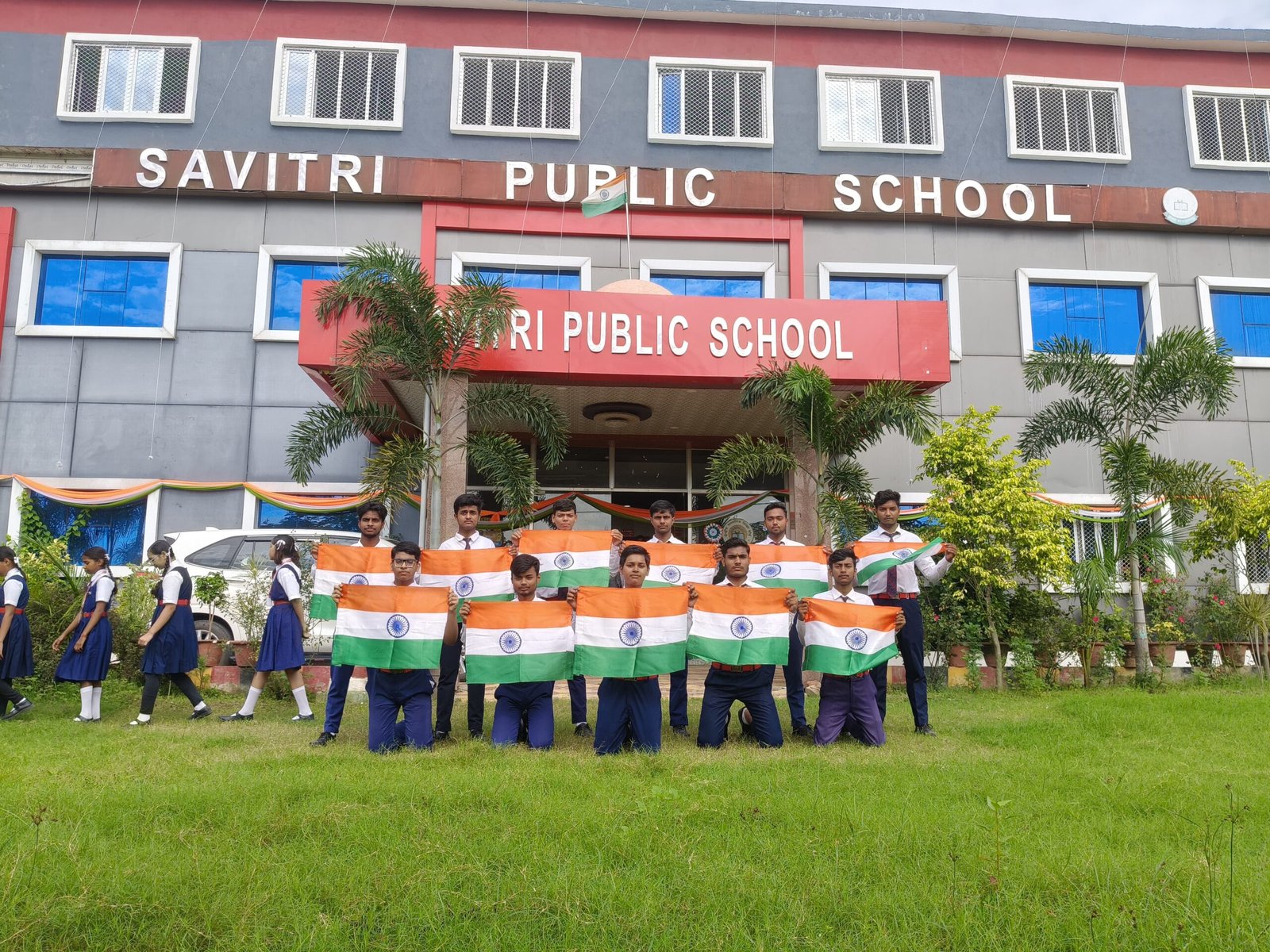 स्वतंत्रता दिवस की पूर्व संध्या पर सावित्री पब्लिक स्कूल में रंगारंग प्रतियोगिताएं