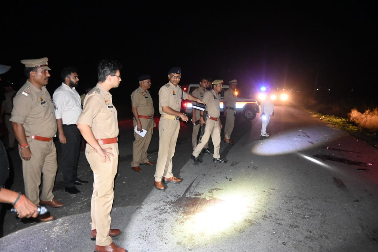 निचलौल में भीषण सड़क हादसा, चार युवकों की मौत
