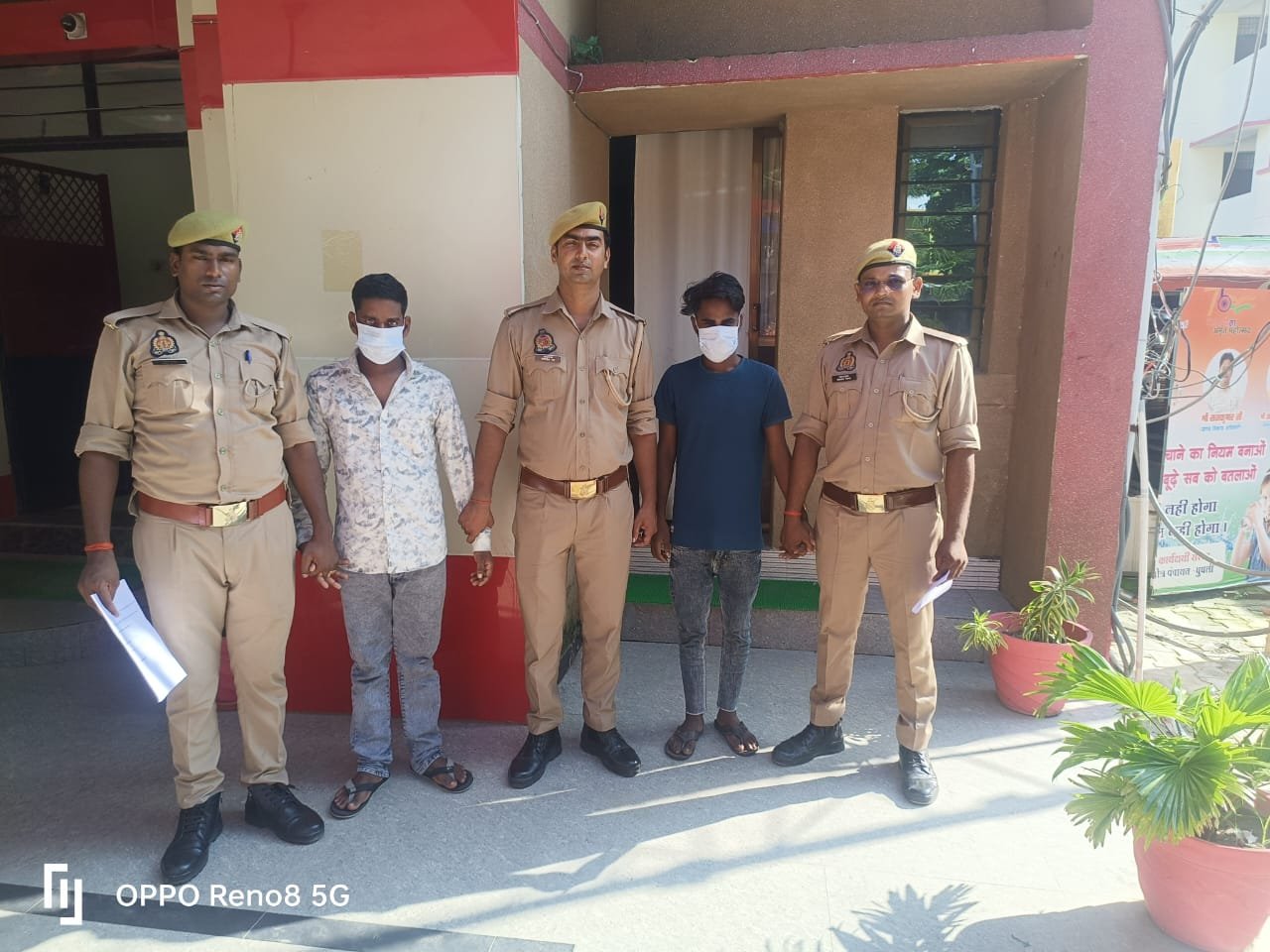दिनदहाड़े मकान का ताला तोड़कर चोरी करने वाले दो आरोपी गिरफ्तार